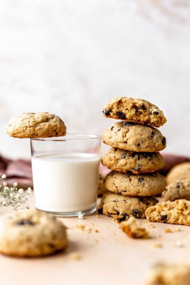 Oats and raisins cookies